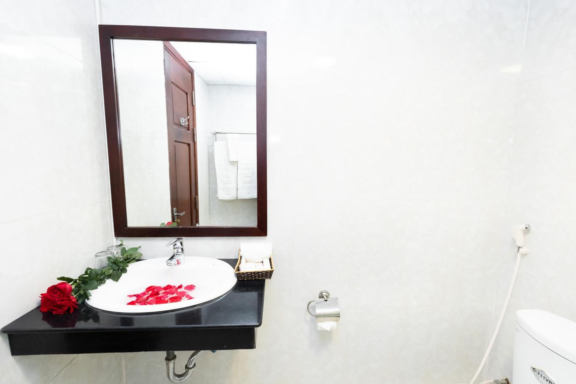 Golden Quang Tri Hotel Dong Ha Extérieur photo