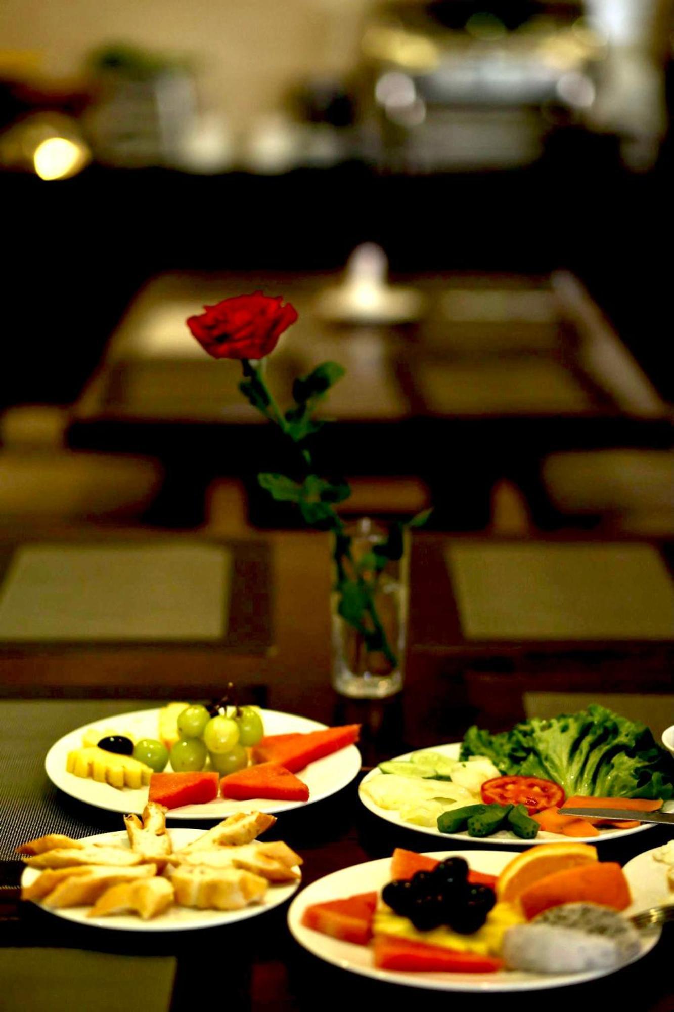 Golden Quang Tri Hotel Dong Ha Extérieur photo